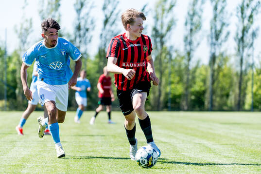 Malmö FFs Alexandru Ghita och Brommapojkarnas Jonatan Oreland