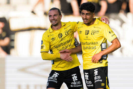 Elfsborgs Niklas Hult och Ahmed Qasem jublar efter 3-0