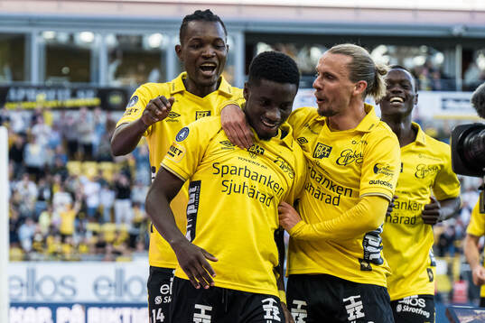 Elfsborgs Michael Baidoo jublar med Jalal Abdullai och