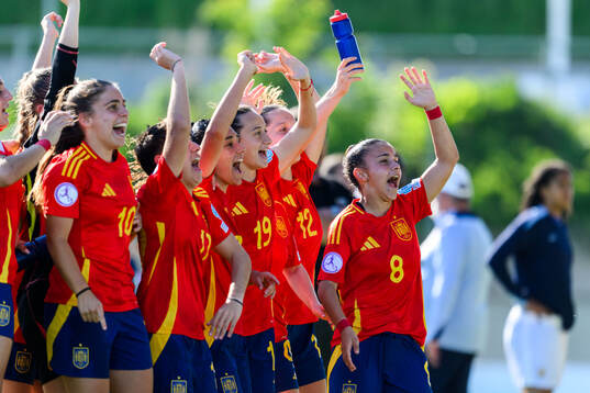 Players of Spain celebrate