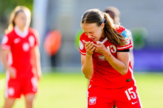 Weronika Arasniewicz of Poland in pain