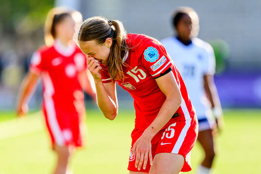 Weronika Arasniewicz of Poland in pain
