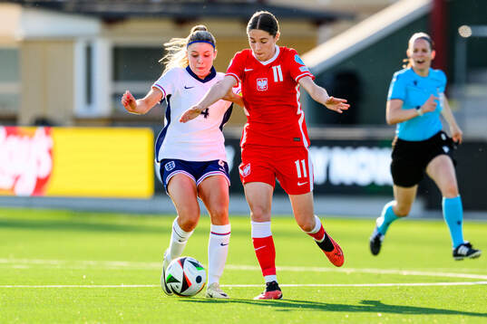 Laila Harbert of England and Julia Ostrowska of Poland