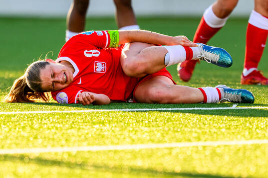 Zuzanna Witek of Poland in pain
