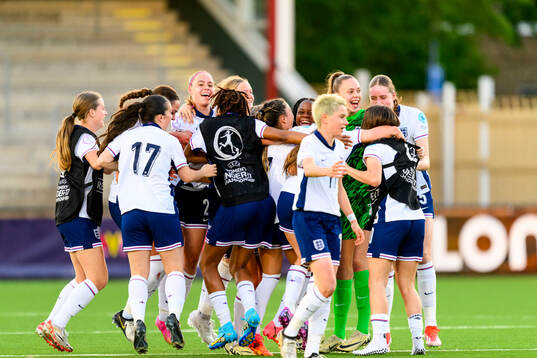Players of England celebrate