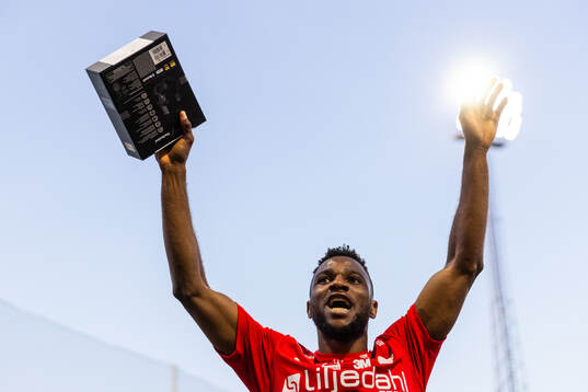 Värnamos Johnbosco Samuel Kalu jublar