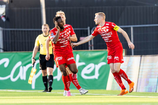 Värnamos Johnbosco Samuel Kalu jublar