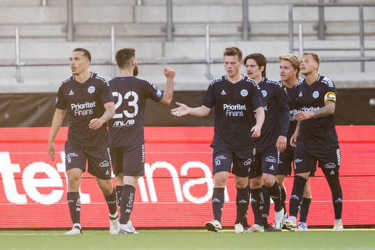 Utsiktens Albin Skoglund jublar med lagkamrater