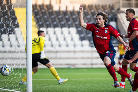 Östers Theodor Johansson jublar efter 1-1