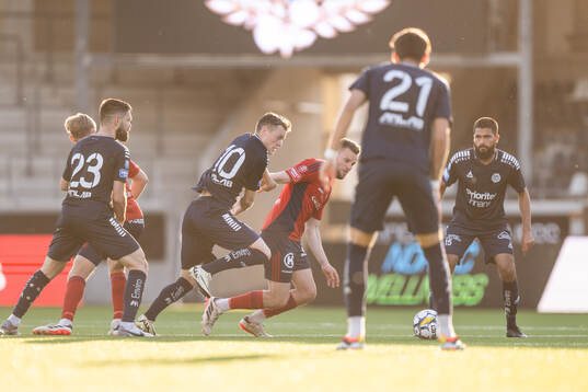 Utsiktens Albin Skoglund och Östers Ivan Kricak