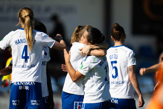 IFK Norrköpings Vesna Milivojevic och Dana Leskinen jublar efter slutsignalen