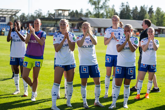 IFK Norrköpings spelare jublar efter slutsignalen