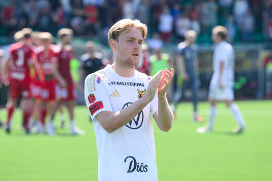 Östersunds Simon Marklund tackar publiken