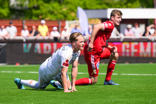 Östersunds Sebastian Karlsson Grach  och Skövde AIKs