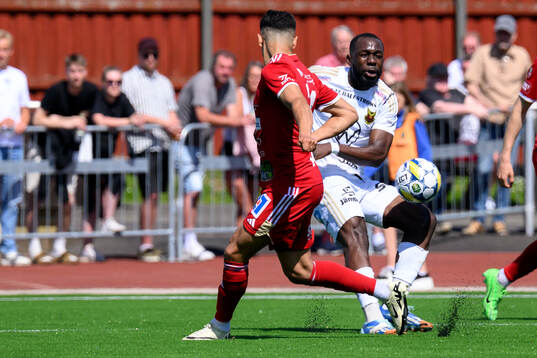 Skövde AIKs Marcus Mikhail och Östersunds Chrisnovic