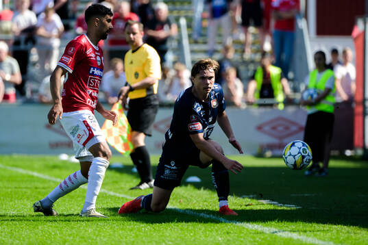 Degerfors Elyas Bouzaiene och Örgrytes Linus Tagesson
