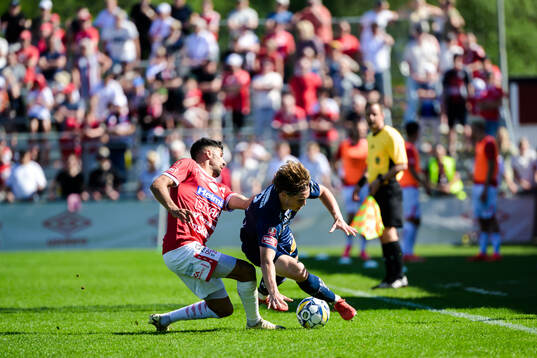 Degerfors Elyas Bouzaiene och Örgrytes Linus Tagesson