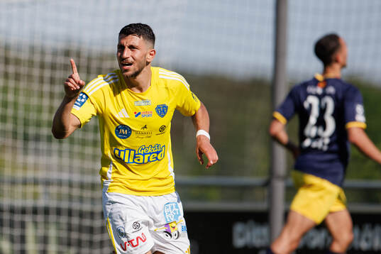 Falkenbergs Leonardo Farah Shahin jublar efter 3-0