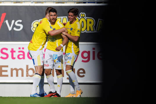 Falkenbergs Leonardo Farah Shahin jublar efter 4-0