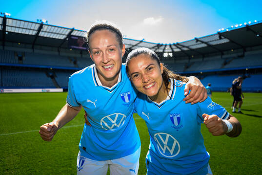 Malmö FFs Sanna Kullberg och Ana Mafalda Ferreira Barboz jubla