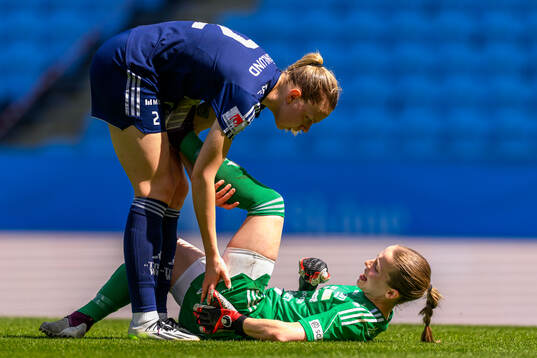 Sundsvalls målvakt Cornelia Baldi Sundelius har ont