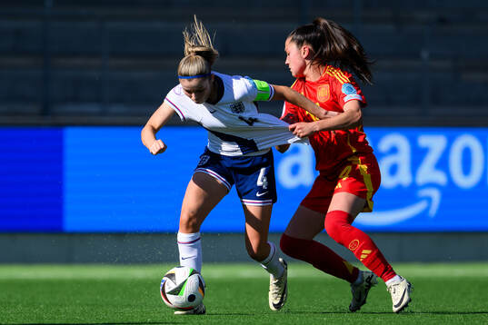 Laila Harbert of England and Lua Calo of Spain
