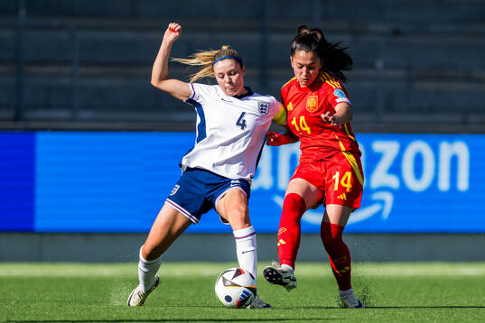 Laila Harbert of England and Lua Calo of Spain