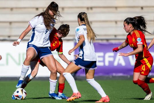 Isabella Fisher of England and Silvia Fernandez of Spain