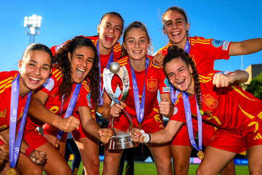 Players of Spain celebrate