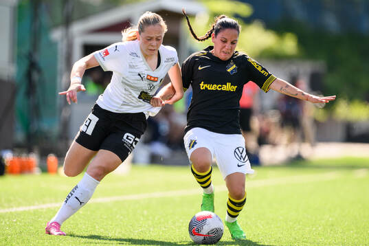 underHäckens Alice Bergström och AIKs Michelle Rojas