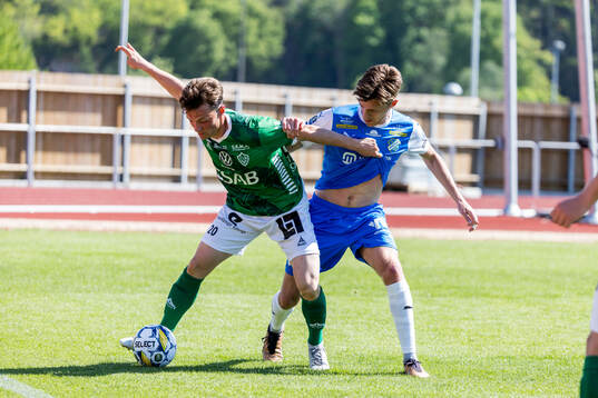 Brages Filip Sjöberg och IK Oddevolds Gustav Forssell