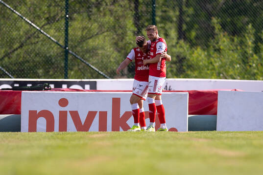 Kalmars Simon Skrabb och Jonathan Ring jublar efter mål 0-2