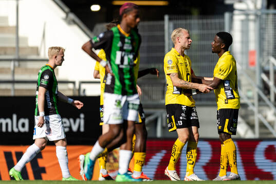 Elfsborgs Johan Larsson och Michael Baidoo jublar