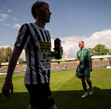 Örebros målvakt Malte Påhlsson jublar