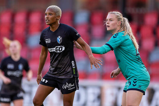 Växjö DFFs Eva Dessislava Dupuy och Kristianstads Emma