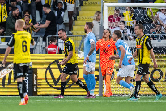 Häckens Even Hovland jublar efter att de tilldömts straff