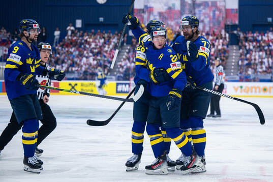 Adrian Kempe, Rasmus Dahlin, Victor Hedman and Lucas