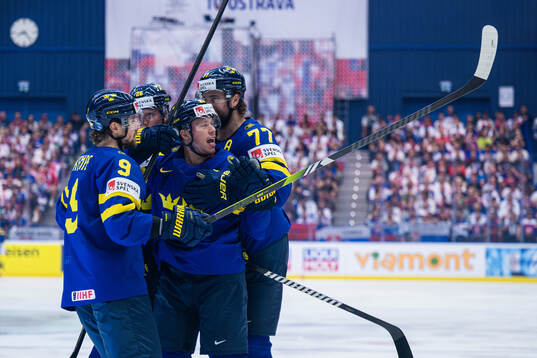 Adrian Kempe, Rasmus Dahlin, Victor Hedman and Lucas