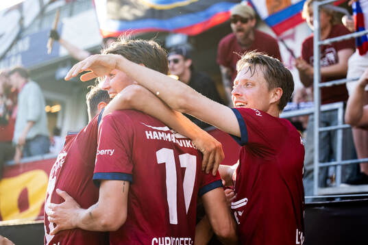 Örgrytes Charlie Vindehall jublar med Noah Christoffersson och Viktor Lundberg efter 1-0