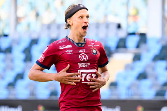 Örgrytes målskytt Charlie Vindehall jublar efter 1-0