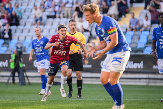Örgrytes målskytt Charlie Vindehall jublar