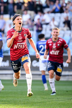 Örgrytes målskytt Charlie Vindehall jublar