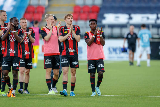 Östersunds spelare jublar