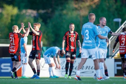 Östersunds Simon Kroon och Jakob Hedenquist jublar
