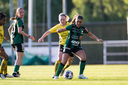 Elfsborgs Fanny Johansson Och Varbergs Ella Martinez