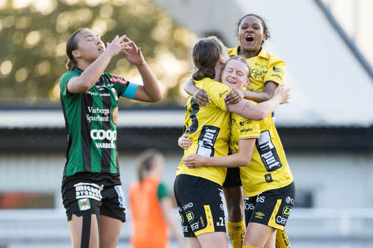 Elfsborgs Hanna Jiozon och Vanessa Lopez jublar efter 2-2