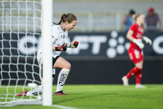 Elfsborgs målvakt Lisa Högmark jublar