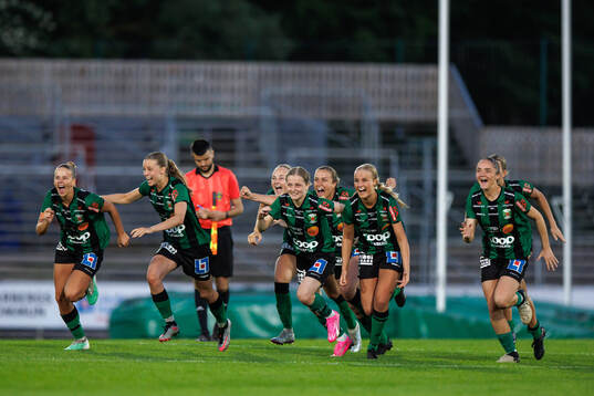 Varbergs BoISs spelare jublar