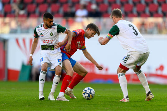 Skövde AIKs Elmar Abraham och Filip Schyberg mot