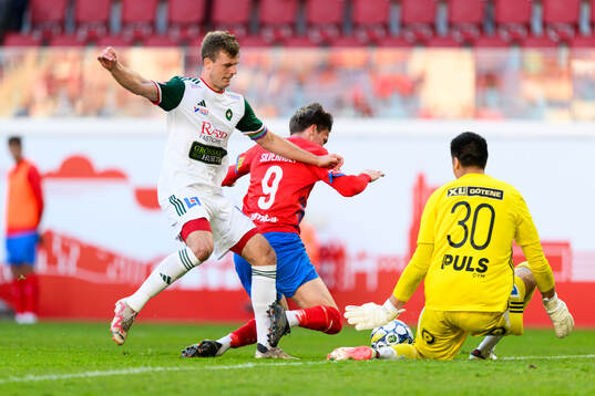 Skövde AIKs Filip Schyberg och Adrian Zendejas mot